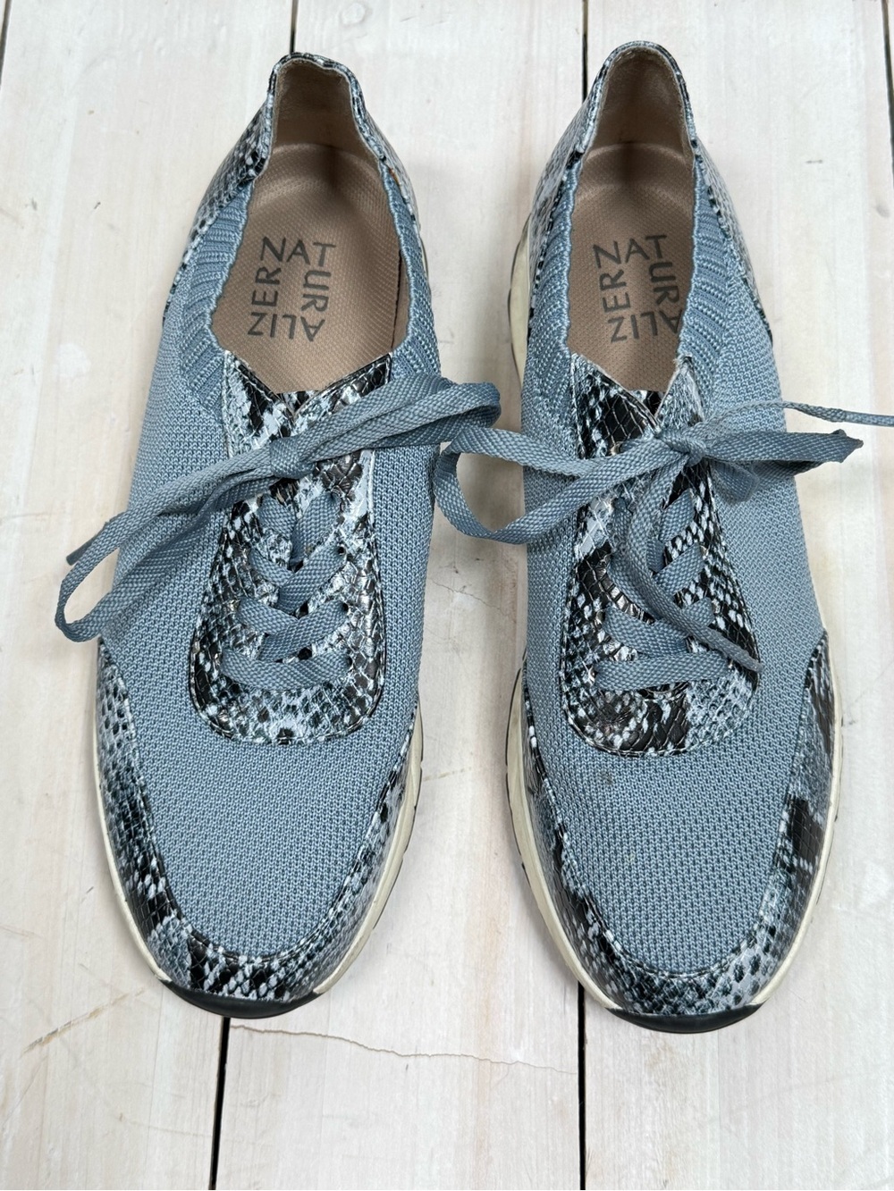 Naturalizer Women’s Nash Storm Blue Snake Shoes Sneakers size 8
